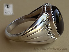 Navajo men's ring made of sterling silver and black onyx