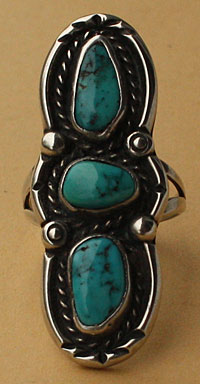 Bague chamanique amérindienne avec trois turquoises, bijou tribal amérindien en argent