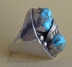 Navajo sterling men's ring with 2 turquoises, feather, 4 silver drops.