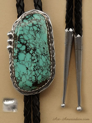 Bolo Tie amérindien Navajo en argent et turquoise spiderweb, bijou fabriqué aux USA par un indien d'amérique