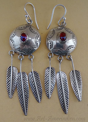 Boucles d'oreilles Navajo en argent, concha avec améthyste ornées de 3 plumes en argent