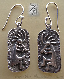 Boucles d'oreilles en argent symbole Kokopelli, bijou amérindien Navajo signé Alvin Thompson