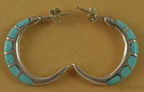 Boucles d'oreilles amérindiennes ethnique Zuni en argent et turquoises, bijou Amérindien Zuni signé JM par l'artiste