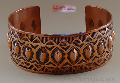 Bracelet Amérindien Navajo en cuivre massif fabriqué par un indien d'amérique nommé Ronnie Willie