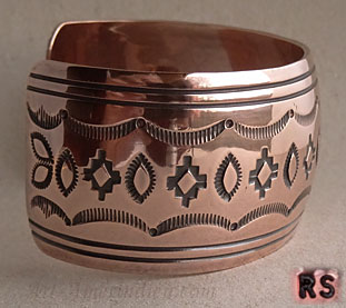 Bracelet large en cuivre, bijou ethnique amérindien signé Rachel Sardo Navajo