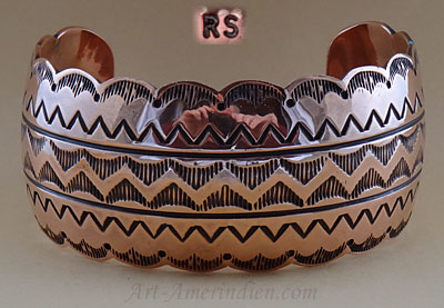 Bracelet Amérindien Navajo en cuivre orné de symboles ethniques indiens