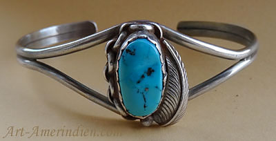 Bracelet Amérindien Navajo en argent avec turquoise et symboles plume d'aigle, chaine, goutte d'eau