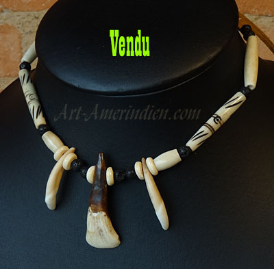 Collier ras de cou, choker indien en perles d'os, perles de lave, dent de bison, 2 dents de coyote