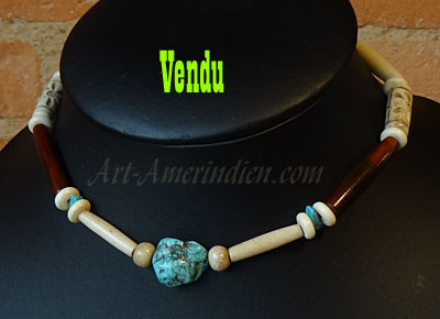 Choker indien, collier en perles d'os orné d'une gemme de turquoise brute