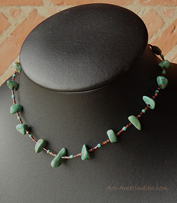 Collier ethnique Amérindien Santo Domingo en perles de turquoises et perles eishi de coquillage