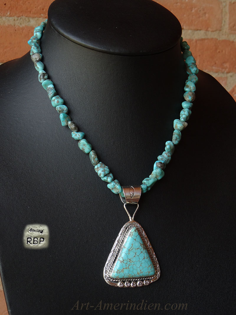 Collier amérindien Navajo en perles de turquoises et corail rouge avec pendentif argent symboles soleil avec gemmes de turquoise et corail