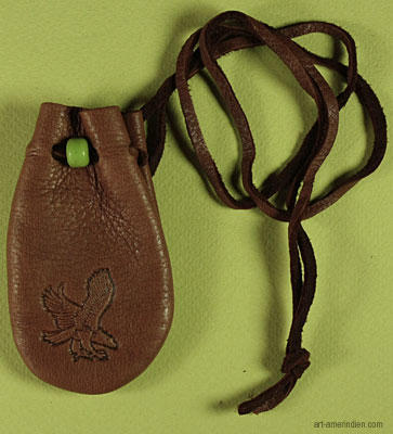 Medicine bag amérindien orné d'un aigle symbole amérindien estampé sur le cuir