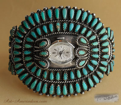 Somptueux bracelet montre Navajo ou Zuni, 96 turquoises serties, argent massif, bijou ethnique amérindien signé par l'artiste indien T John